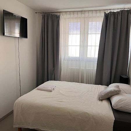 Budget Room Free Parking 普拉特恩 外观 照片